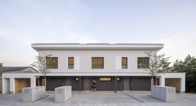 Neubau-Reiheneckhaus mit schönem Ausblick in Nittendorf