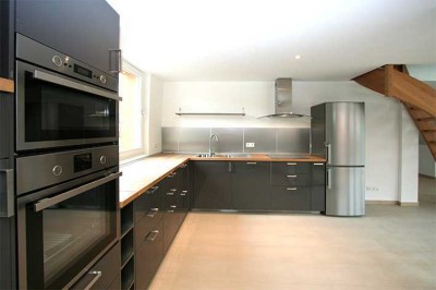 Exklusive, klimatisierte Dachgeschoss-Maisonettewohnung mit Dachterrasse und Garage