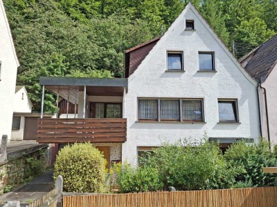 Renovierungsbedürftiges EFH mit viel Platz im Frankenwald
