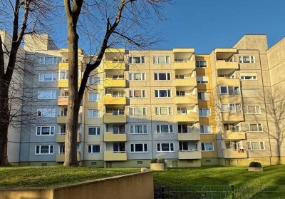 Vermietete 3-Zimmer-Whg. mit Essdiele und Balkon // Helsinkistraße, Kiel