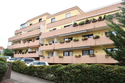 Ankommen & Genießen: Bezugsfreie sonnige 3-Zimmerwohnung mit Balkon und eigenem Stellplatz