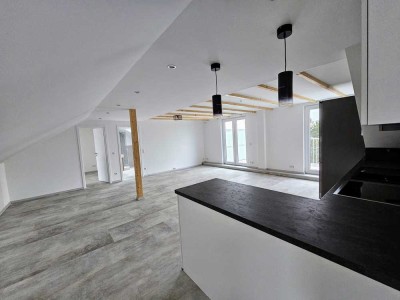 Exklusive Dachgeschosswohnung im Loft Stil mit großem Balkon und Aussicht ins Grüne 70 m²