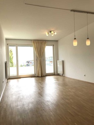 Neuwertige 3-Raum-Wohnung mit Balkon und Einbauküche in München