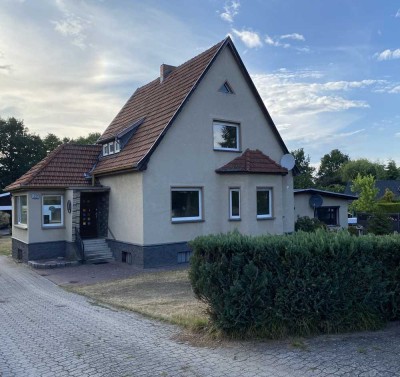 Zwei Einfamilienhäuser, Pool und    Sauna auf 1.150m² Grundstück