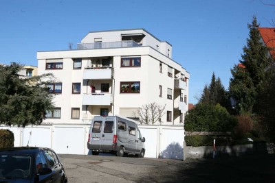 Gut geschnittene und gepflegte 2-Zimmer-Wohnung mit Balkon und Einbauküche
