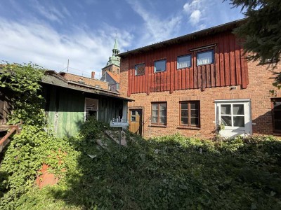 - Sanierungsbedürftiges Wohngebäude samt Werkstatt in der Lüneburger Altstadt -