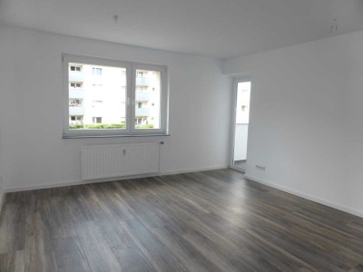 Frisch renovierte 3-Zimmer Wohnung mit Balkon, nahe FH und Köln Arcaden