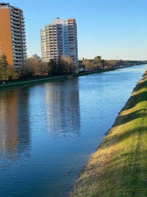 Renovierte und geräumige 3 Zimmer Wohnung in Erlangen am Kanal PROVISIONSFREI