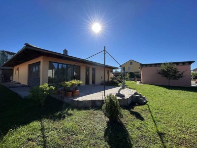 Zeitlos, ökologisch & energieeffizient: Einfamilien-Energiesparhaus mit großem Grundstück & Garage