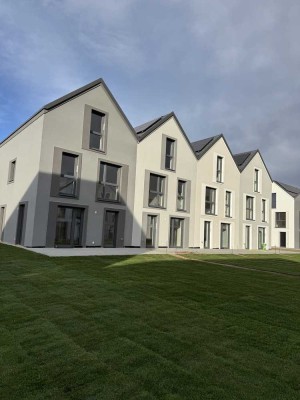 Familienfreundlich - Reihenhaus mit EBK im Umkreis Regensburg