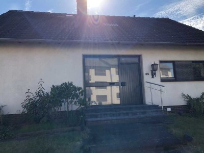 Helles EFH mit 3 Schlafzimmern, Küche, Kamin & großem Garten