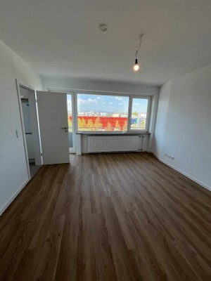 Hochwertig sanierte 1,5 Zimmer Wohnung mit Einbauküche
