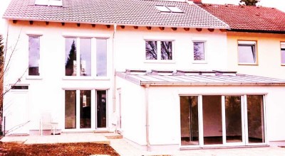 OG  mit EBK: exklusive 2,5-Zimmer-Wohnung in Unterhaching