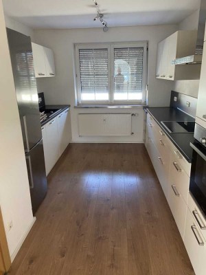 Helle 3-Zimmer-Wohnung mit Balkon in Schierling