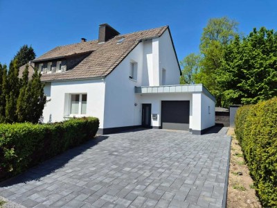 Vogelsiedlung - OG-Wohnung in gehobener Ausstattung in einem sanierten Zweifamilienwohnhaus