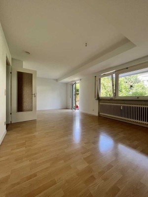 Helle, modernisierte Einzimmerwohnung mit Terrasse und eigenem Garten in Stuttgart-Wangen!