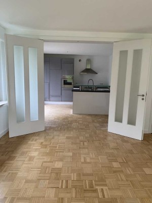 Attraktive 4-Zimmer-Erdgeschosswohnung mit luxuriöser Innenausstattung mit EBK in Detmold