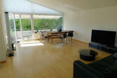 Sonnige Dachgeschosswohnung ohne Schrägen mit Balkon und schönem Grünblick in Lörrach