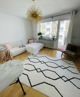 Schöne 2 ZKB mit Einbauküche und Balkon ab 01.08.