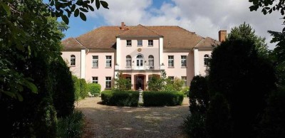 EINDRUCKSVOLLES HERRENHAUS