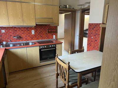 Ansprechende und vollständig modernisierte 2,5-Raum-DG-Wohnung mit geh. Innenausstattung in Altdorf