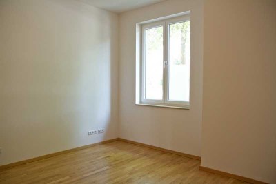 Einbauküche, Dusch- u. Wannenbad, sep. Duschbad, Parkett, Fußbodenheizung, Terrasse