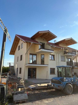 Neubau-Doppelhaushälfte mit Einliegerwohnung und gehobener Ausstattung