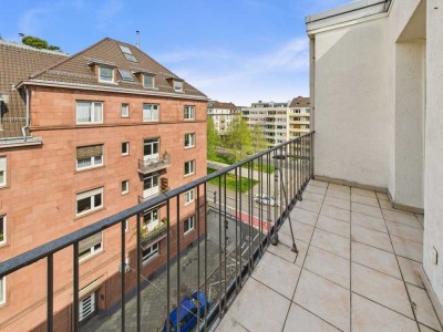 Möblierte Wohnung mit zwei Balkonen und Fahrstuhl