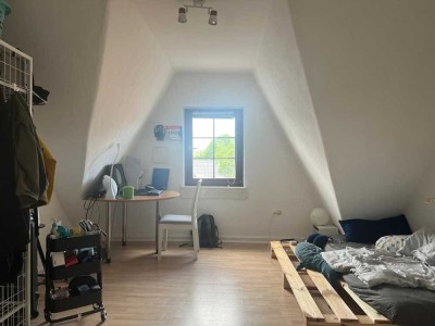 Studenten WG: Helles Zimmer in zentraler Lage zu vermieten