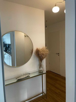 3 Zimmer, möbliert, befristet & Toplage
