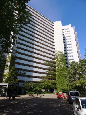 S-Fasanenhof 3-Zimmer-Wg. in Top Zustand mit Balkon --herrliche Aussicht im 13. Stock u. TG - Platz