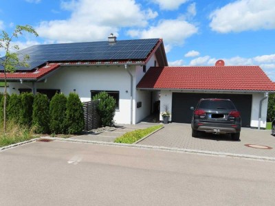 Neuwertiges Vollholz-Haus - zum richtig Wohlfühlen!
