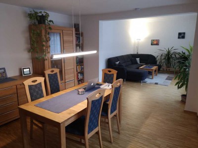 Hochparterre Wohnung im Stile eines Einfamilienhauses inkl. Garten