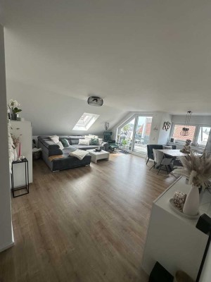 Neuwertige 4-Zimmer-Wohnung mit Balkon und Einbauküche in Uhingen
