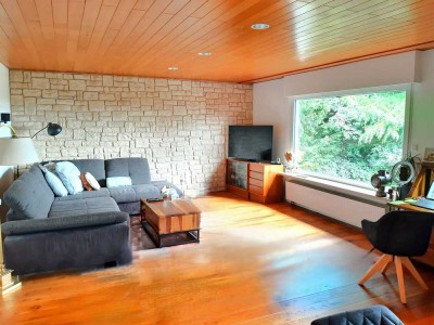Attraktives Einfamilienhaus mit eigenständiger Einliegerwohnung in begehrter Wohnlage von Kierspe.