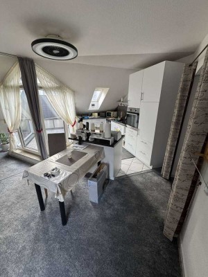 Moderne 2-Zimmer-Wohnung mit Einbauküche und Loggia