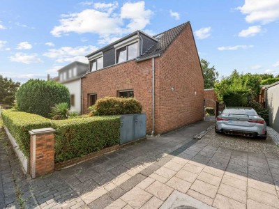 Vielseitige Doppelhaushälfte mit zwei Nebengebäuden und großem Garten in Düsseldorf-Eller