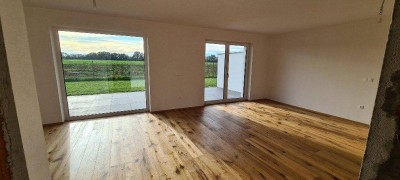 **Moderne Doppelhaushälfte in Mühlheim am Inn - Neubau mit Stil und Komfort