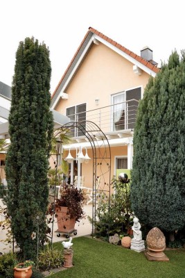 Elegantes Einfamilienhaus mit mediterranem Charme