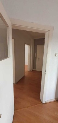 Gut geschnittene 2 Zimmer Wohnung mit Balkon