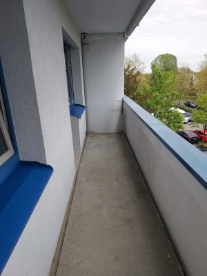 **3-Raum-Wohnung mit Balkon** auch WG geeignet**