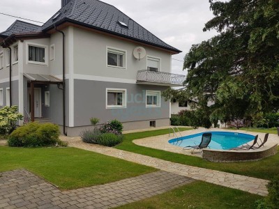 Modernisiertes Mehrgenerationenhaus mit traumhaftem Garten und Pool