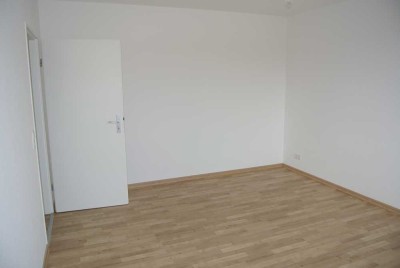Schönes Appartement mit kleiner EBK und großem Balkon !