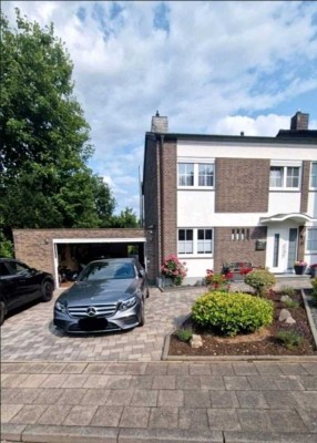 Haus mit schönem Grundstück