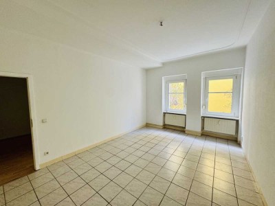 Geräumige Altbauwohnung mit Gartenanteil – bezugsfrei & sofort verfügbar!