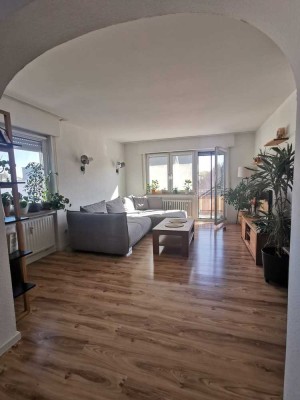 Ettlingen-Zentrumsnah: Schöne 3-Zimmer-Wohnung mit modernisiertem Bad, Küche und Balkongen