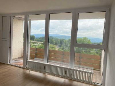 Erstbezug nach Sanierung mit Balkon und Einbauküche: Schöne 1-Raum-Wohnung in Freyung