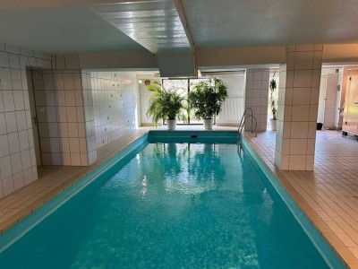 Helle 4-Zimmer-Wohnung mit zwei Balkonen, Wellnessbereich in ruhiger Lage