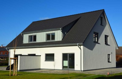 Modernes Wohnen auf drei Etagen, große Garage - Neuwertig!
