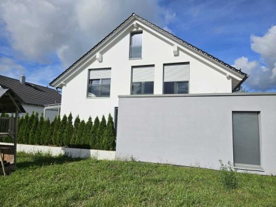Großzügige Doppelhaushälfte (188m²) mit 5 Zimmern & moderner EBK in Gärtringen